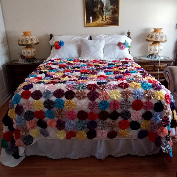 Handmade Flower coverlet for a Queen size bedding.